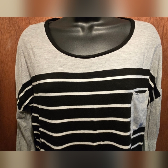 Zenana Outfitters Black & Grat Striped Long Sleeve Tee SzM NWT - Picture 5 of 7